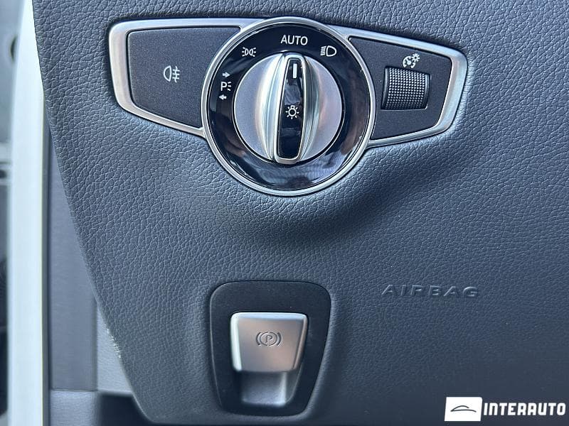 Mercedes E 220 2021 — Миниатюра 10