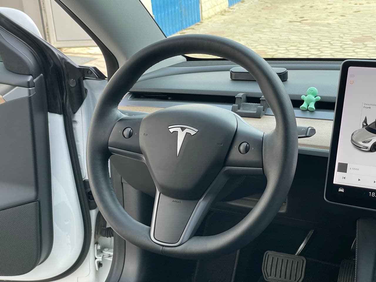 Tesla Model 3 2021 — Миниатюра 9