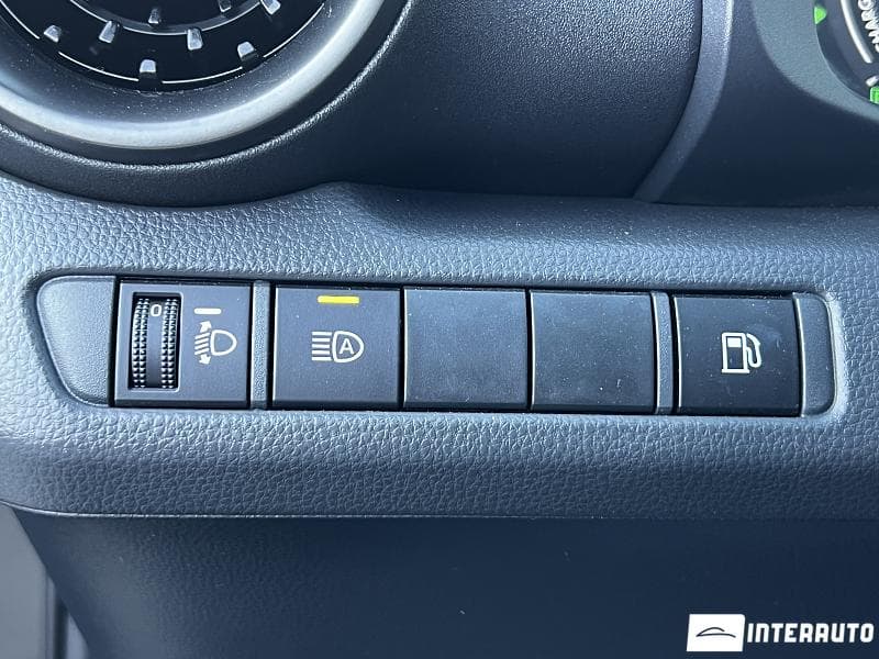 Toyota C-HR 2024 — Миниатюра 11
