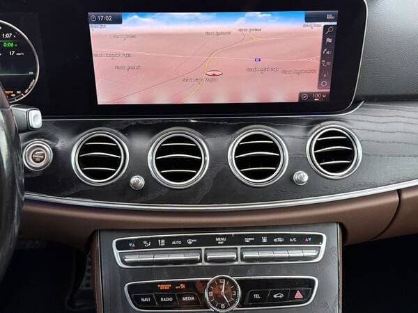 2019 Mercedes E 300de — Miniatură 11