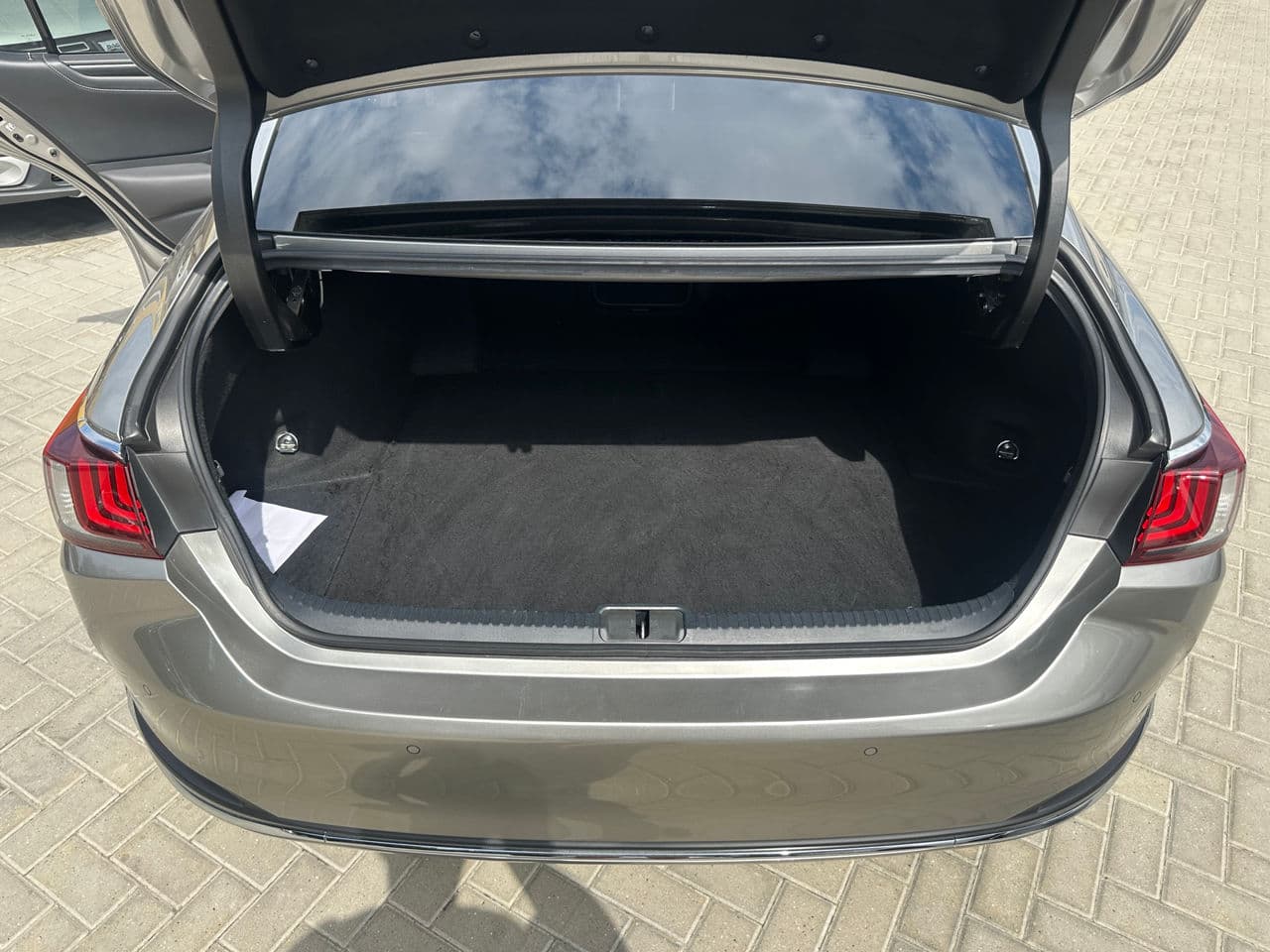 Lexus ES 300h 2019 — Миниатюра 22
