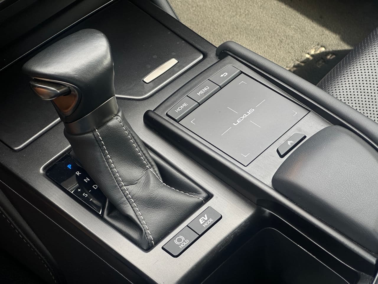 Lexus ES 300h 2019 — Миниатюра 14