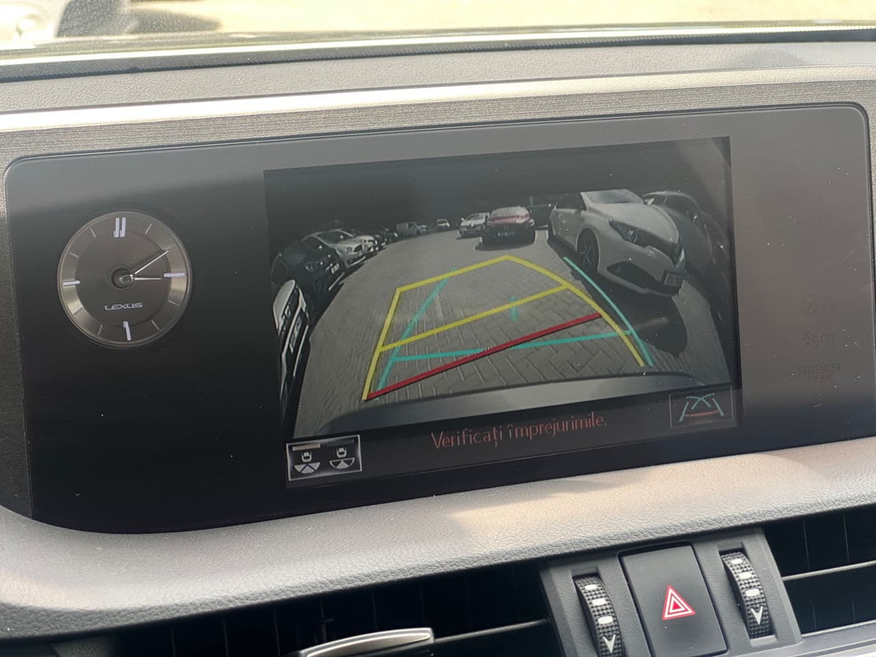 Lexus ES 300h 2019 — Миниатюра 11