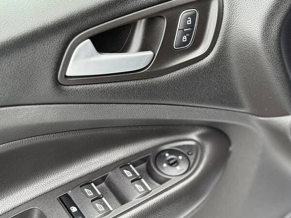 2018 Ford Kuga — Miniatură 14