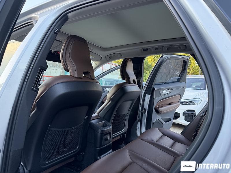 Volvo XC 60 2018 — Миниатюра 9