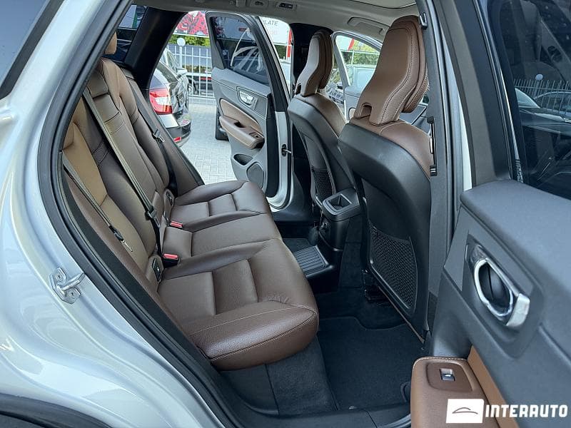 Volvo XC 60 2018 — Миниатюра 8