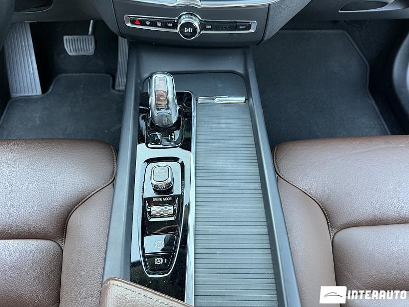 Volvo XC 60 2018 — Миниатюра 15
