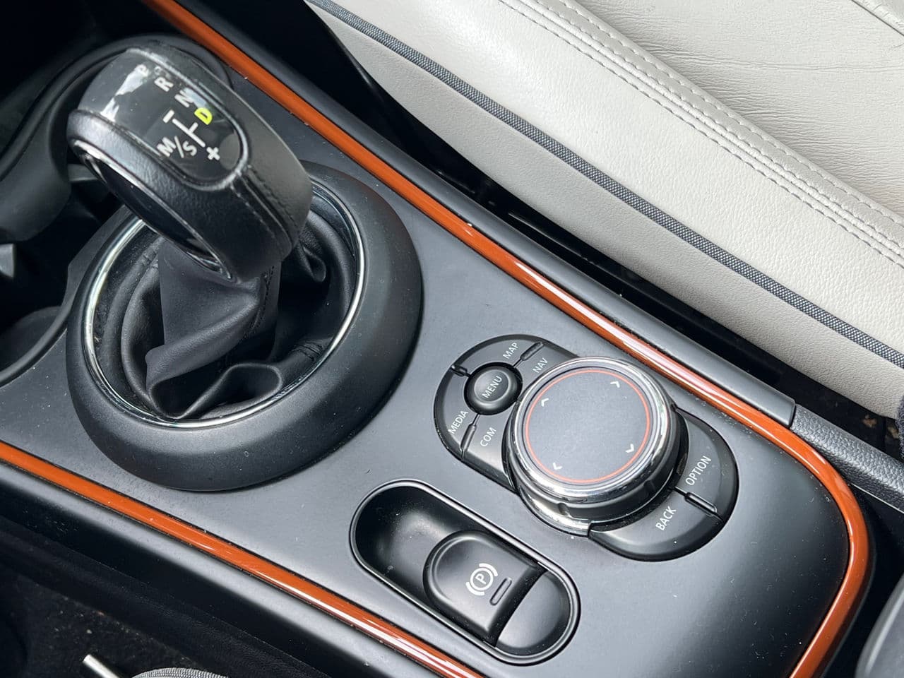 Mini Countryman Cooper S ALL4 2018 — Миниатюра 18