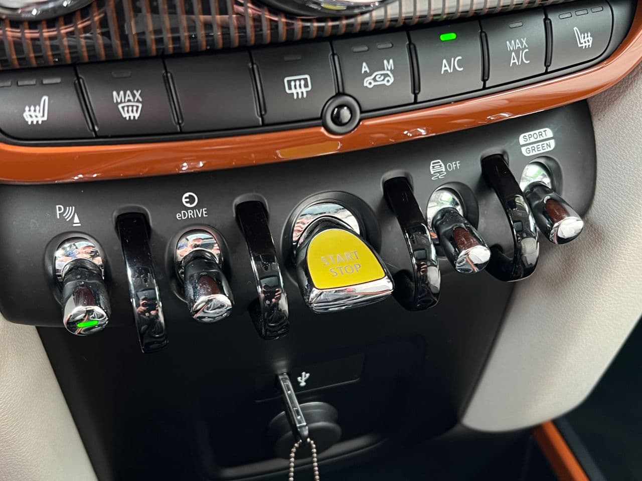 Mini Countryman Cooper S ALL4 2018 — Миниатюра 17