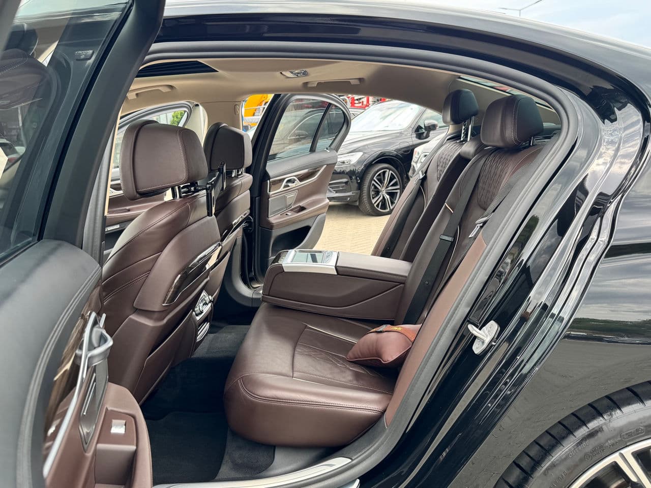 BMW 740 2017 — Миниатюра 14
