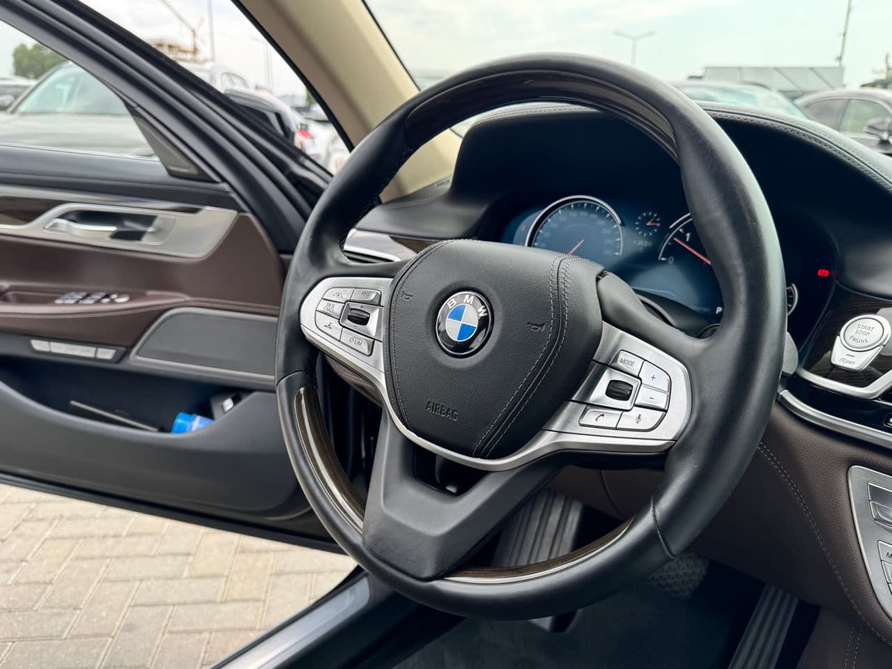 BMW 740 2017 — Миниатюра 8