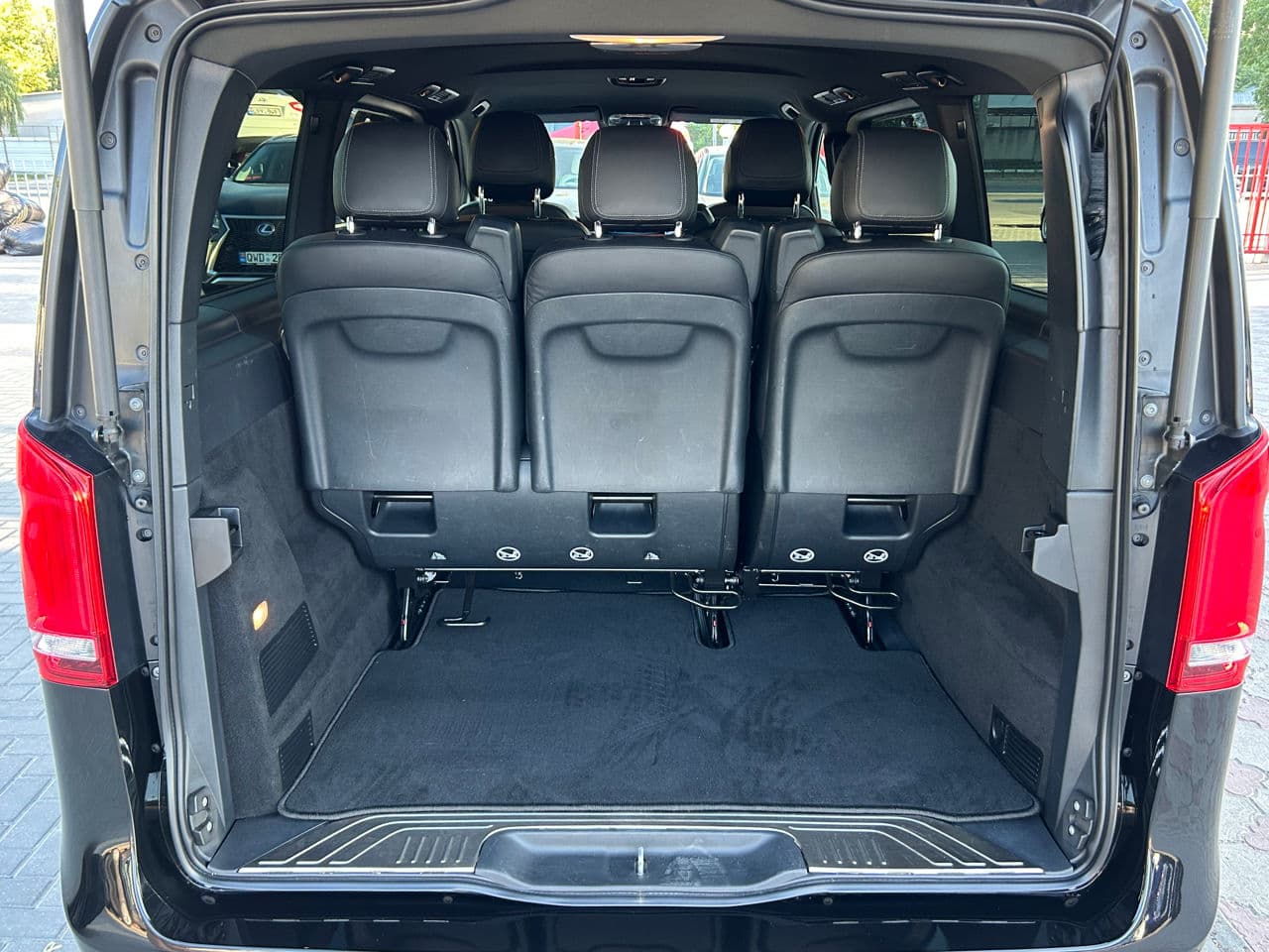 Mercedes V 300 2022 — Миниатюра 23