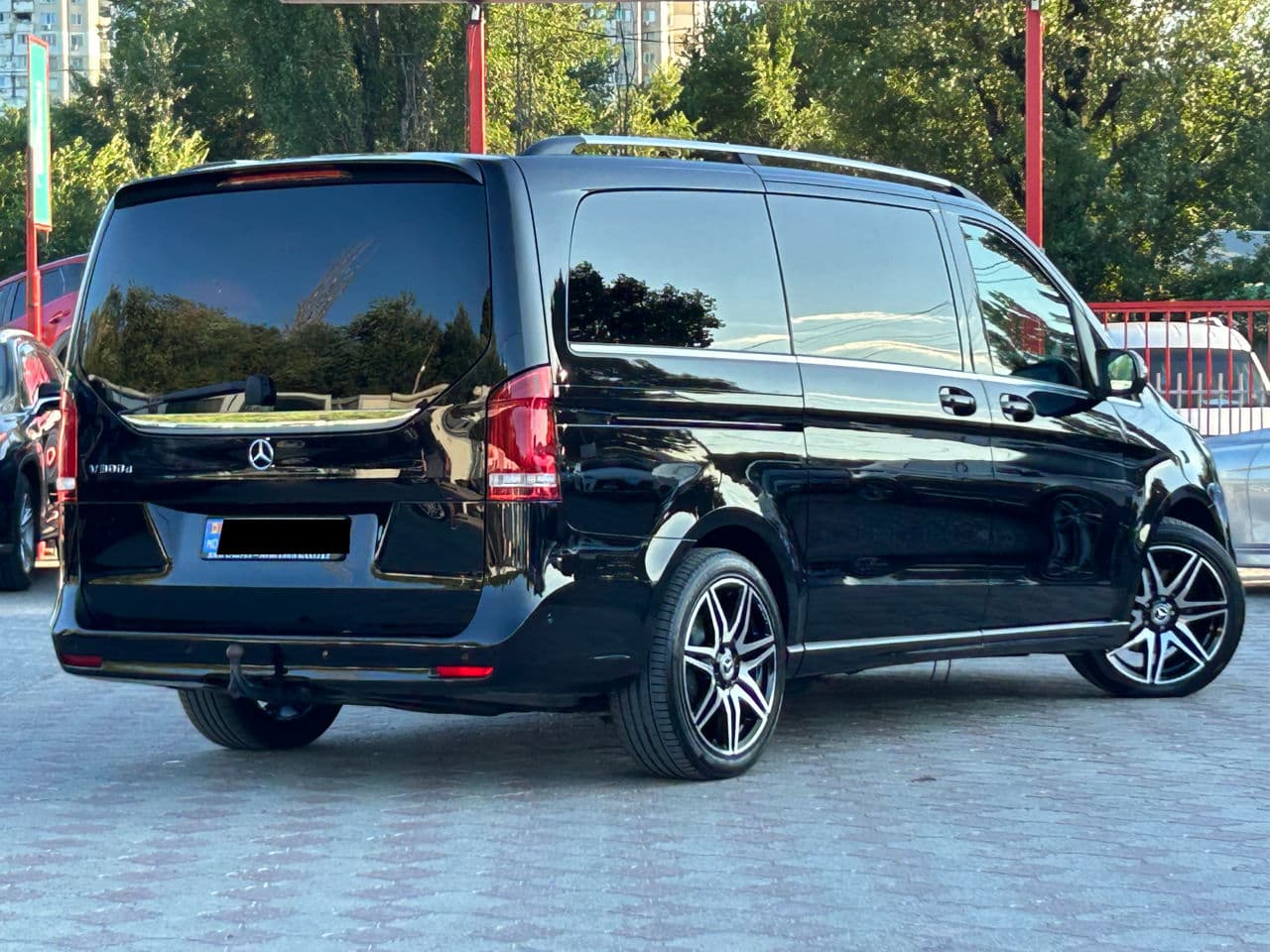 Mercedes V 300 2022 — Миниатюра 3