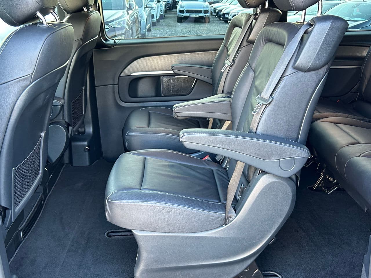 Mercedes V 300 2022 — Миниатюра 19