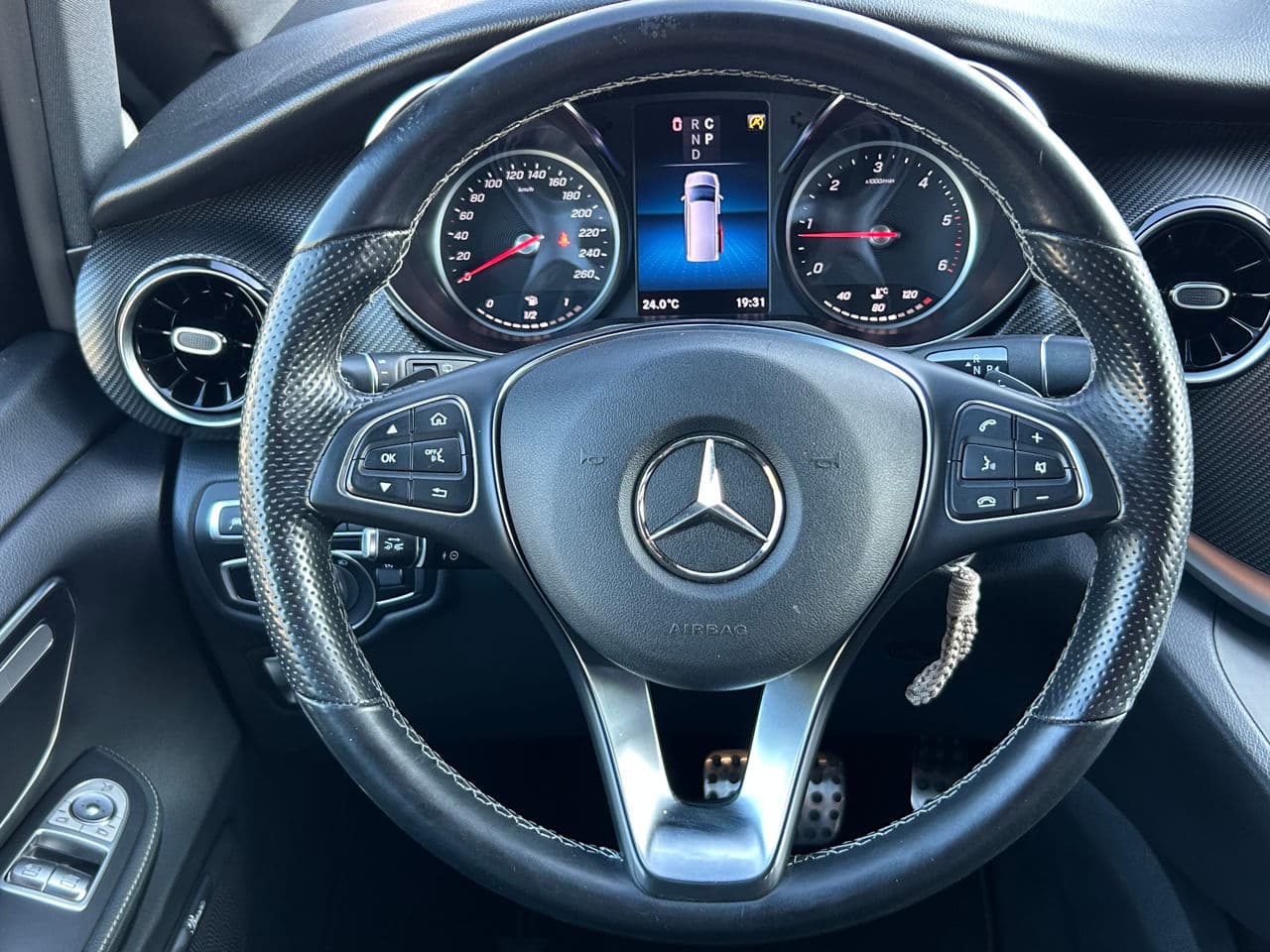 Mercedes V 300 2022 — Миниатюра 12