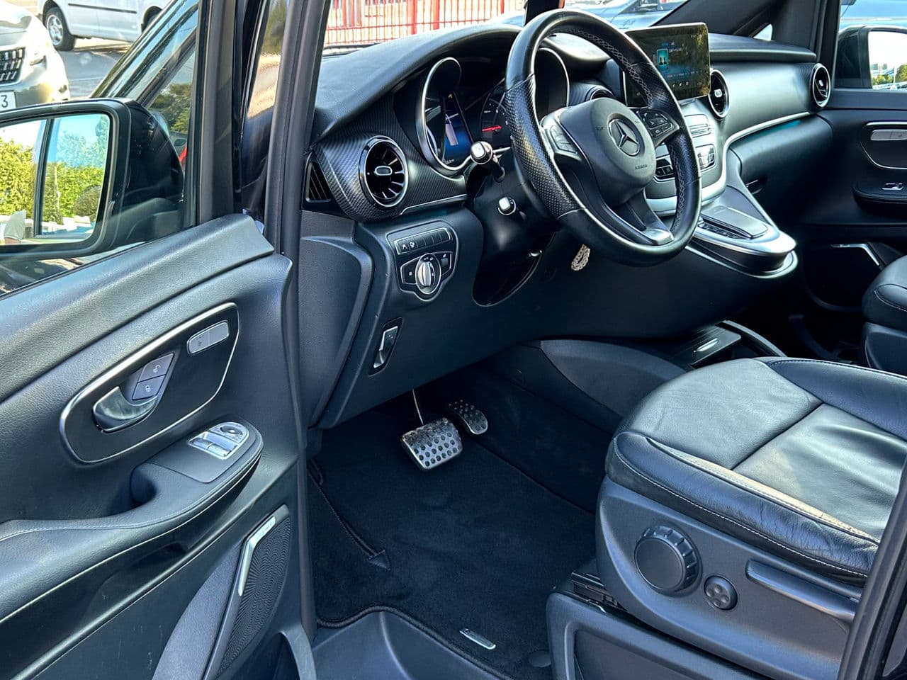 Mercedes V 300 2022 — Миниатюра 7
