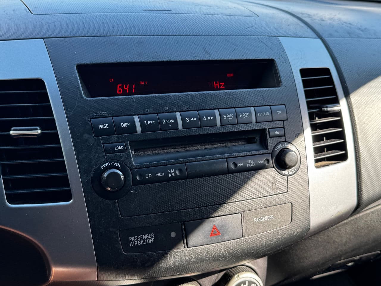 Mitsubishi Outlander XL 2008 — Миниатюра 12