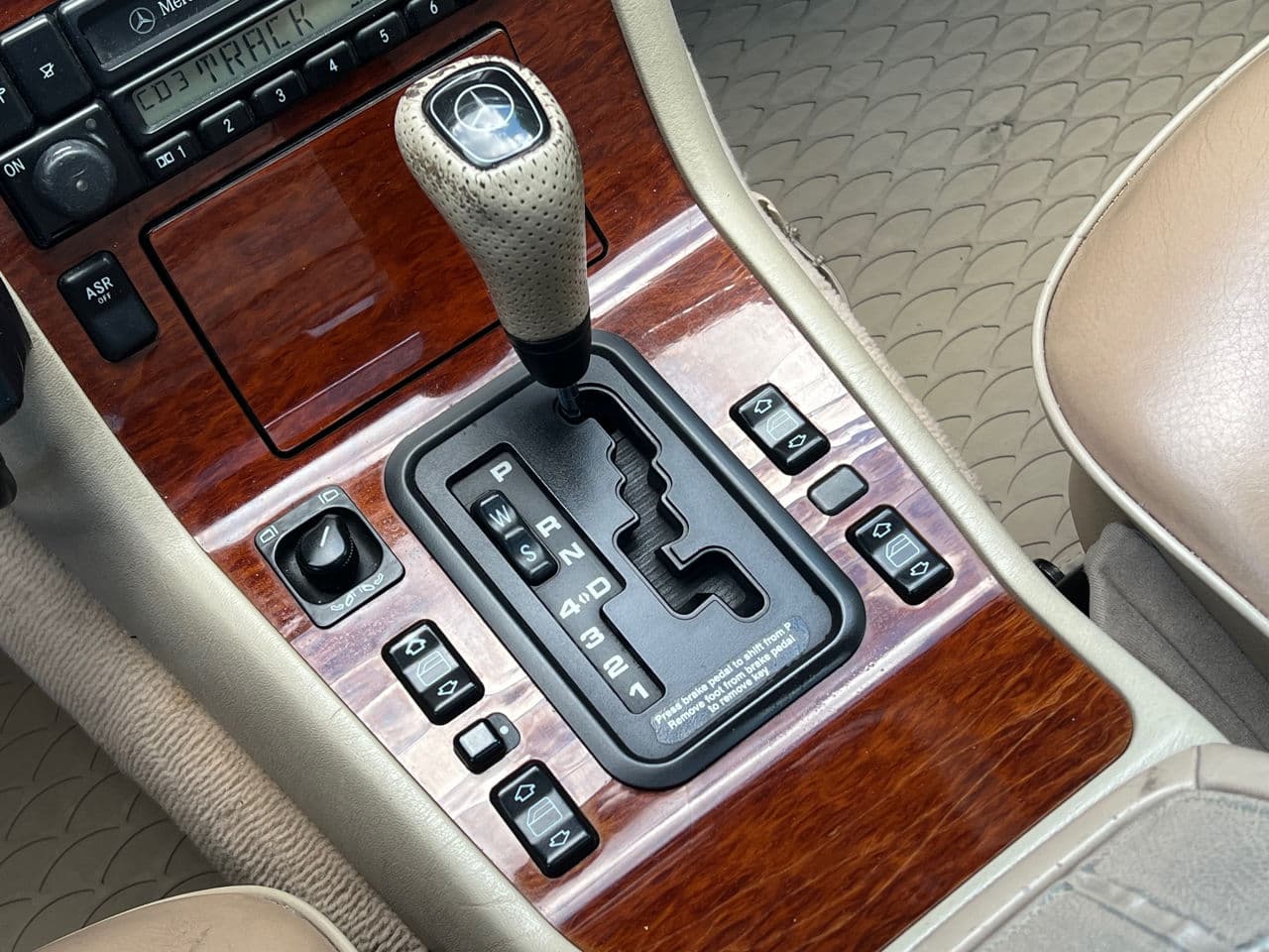 Mercedes S 320 1998 — Миниатюра 13