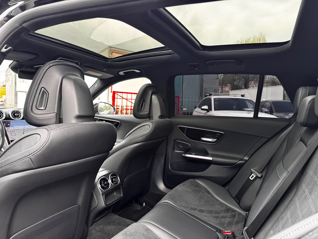 Mercedes C 200 2024 — Миниатюра 16