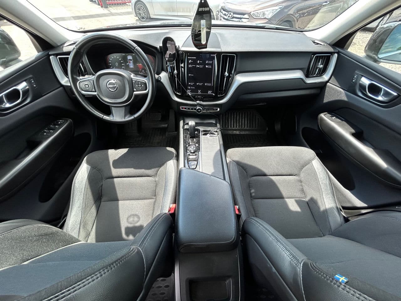 Volvo XC 60 2019 — Миниатюра 8