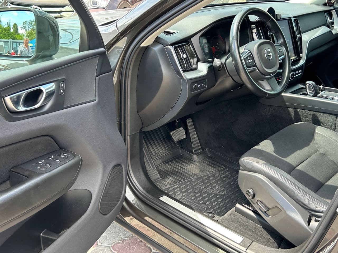 Volvo XC 60 2019 — Миниатюра 5