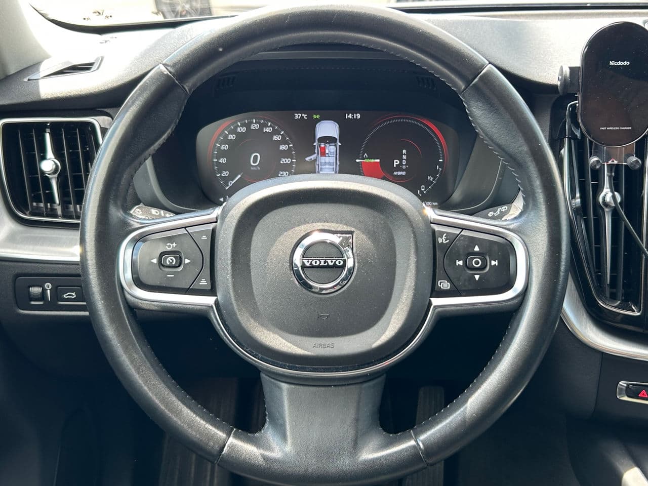 Volvo XC 60 2019 — Миниатюра 9