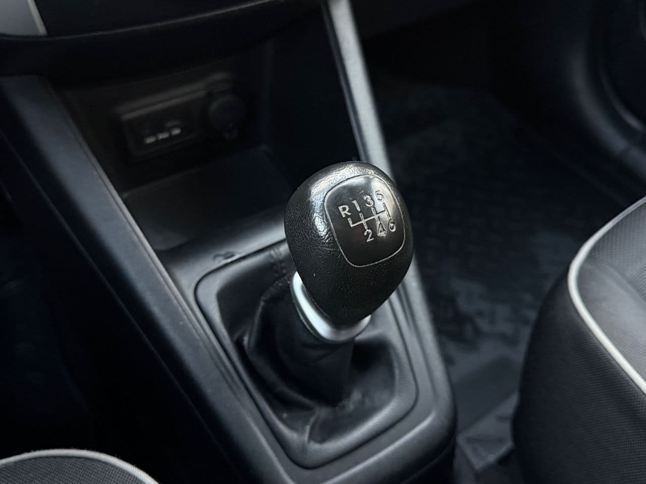 Kia Venga 2014 — Миниатюра 12