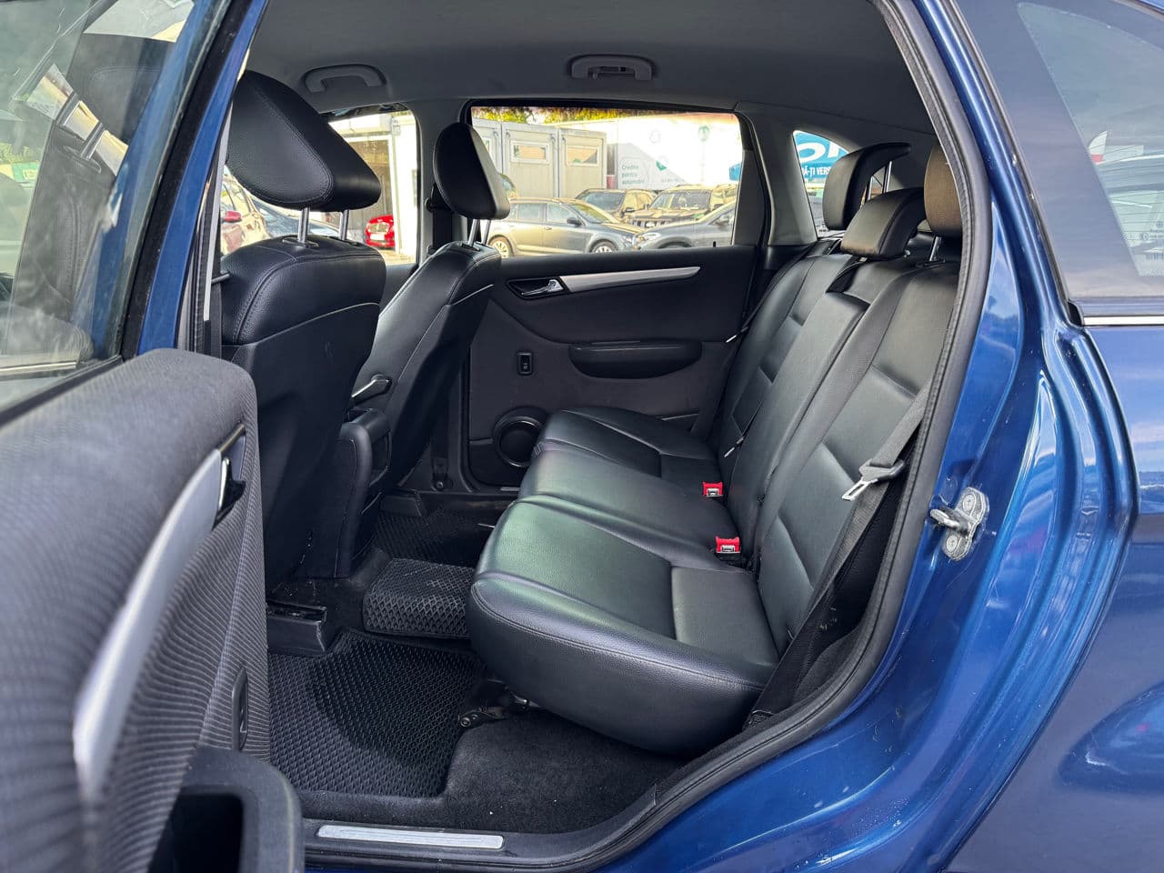 Mercedes B 180 2011 — Миниатюра 7