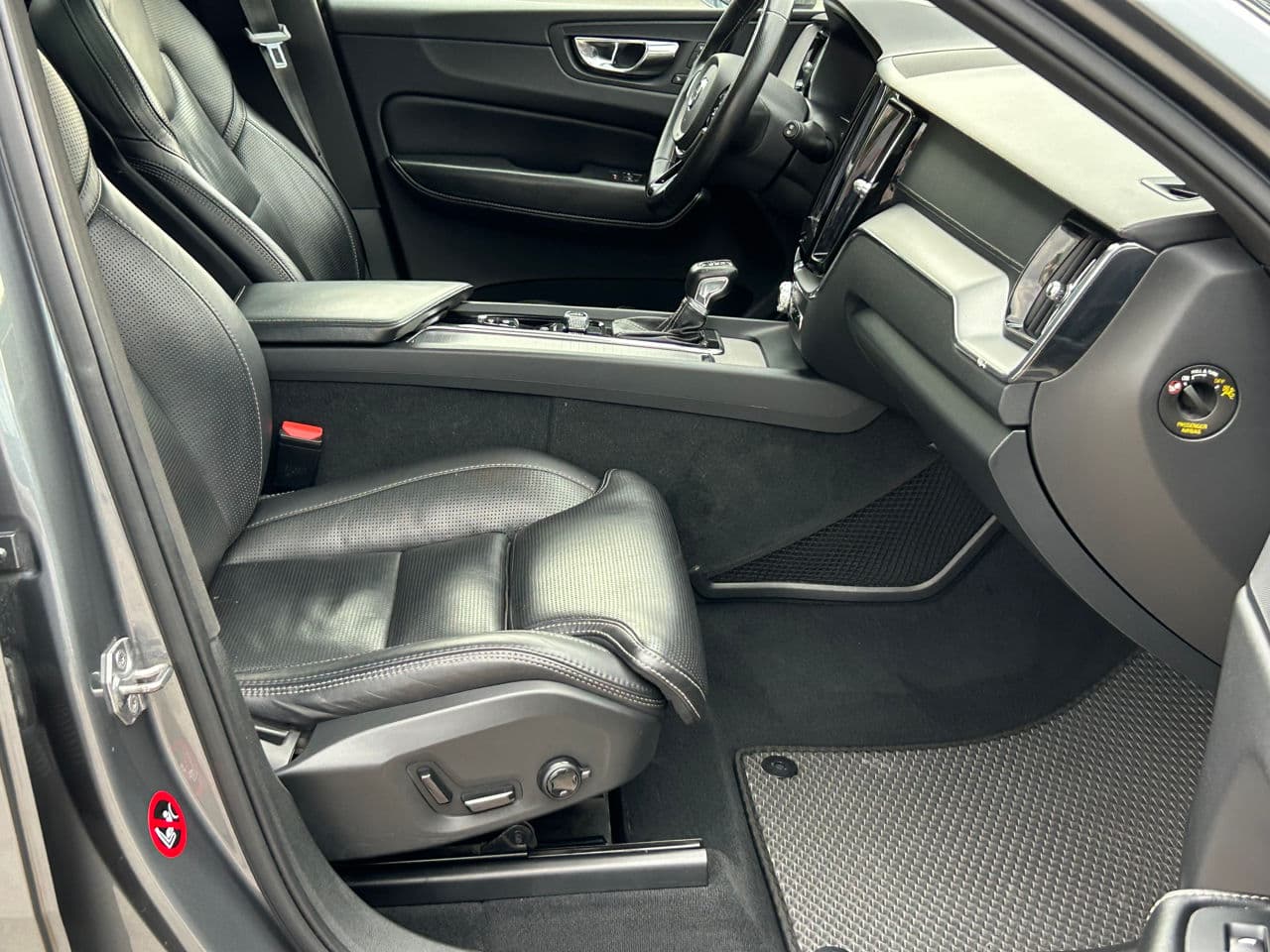 Volvo XC 60 2018 — Миниатюра 18