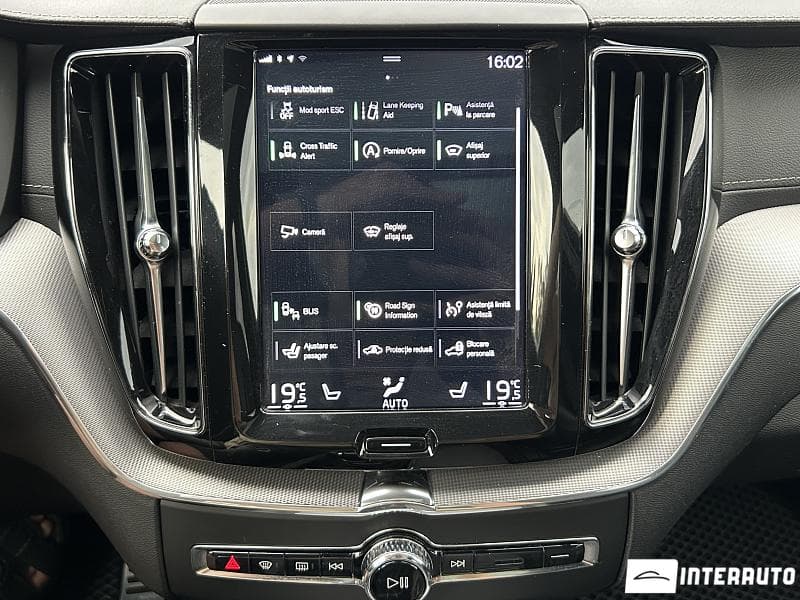 Volvo XC 60 2018 — Миниатюра 12