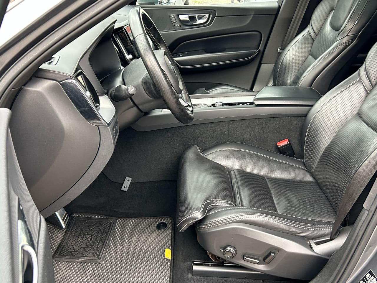 Volvo XC 60 2018 — Миниатюра 8