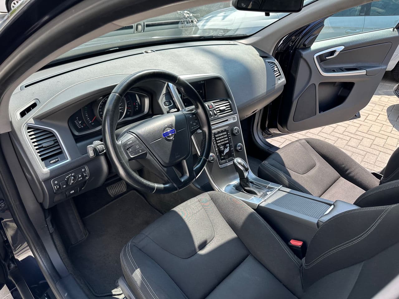 Volvo XC 60 2016 — Миниатюра 7