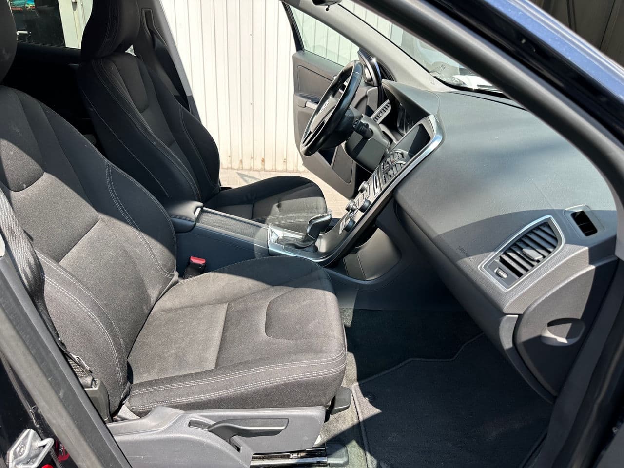 Volvo XC 60 2016 — Миниатюра 5