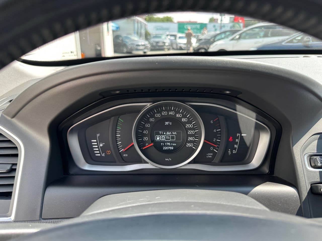 Volvo XC 60 2016 — Миниатюра 8