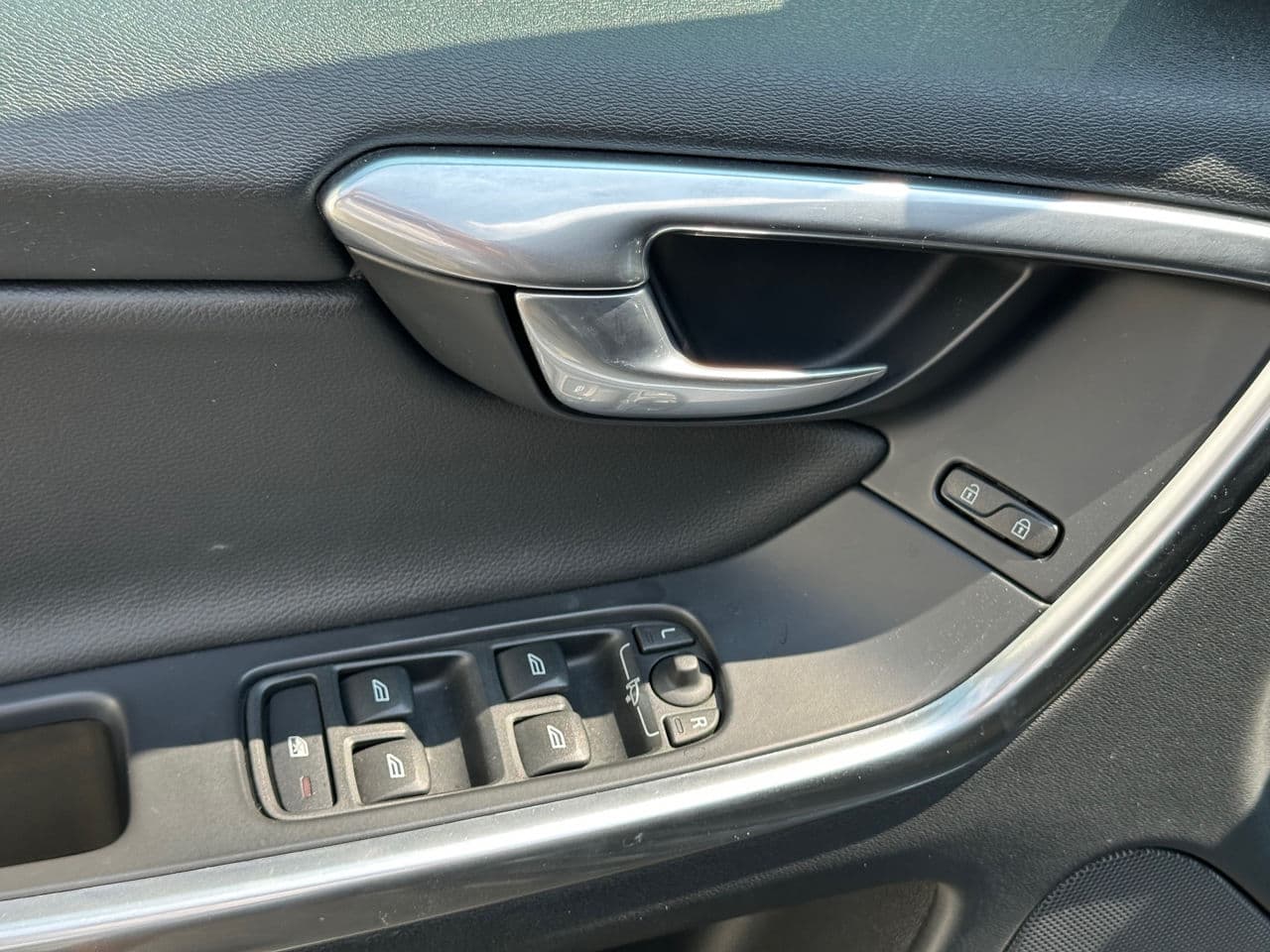 Volvo XC 60 2016 — Миниатюра 12
