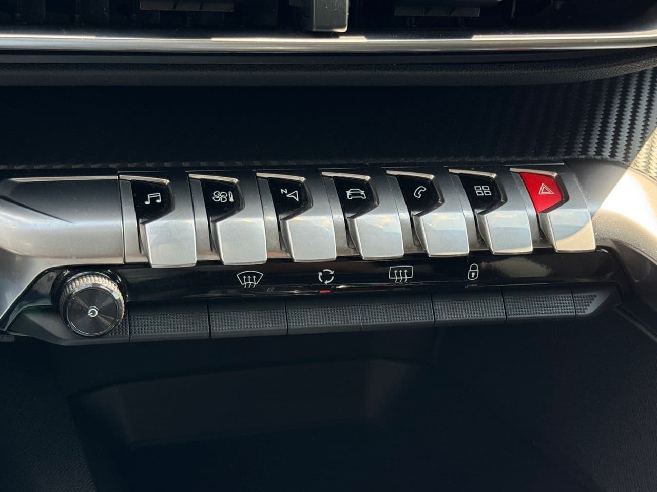 Peugeot 3008 2019 — Миниатюра 12