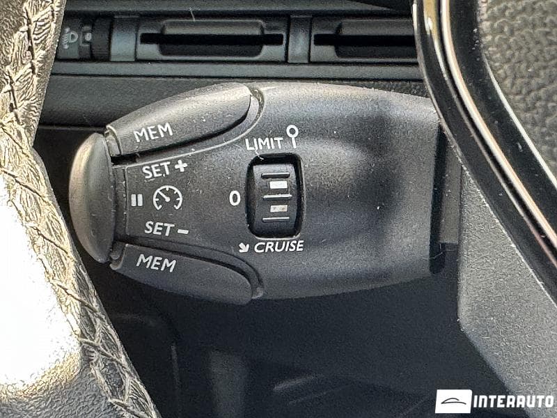 Peugeot 3008 2019 — Миниатюра 18