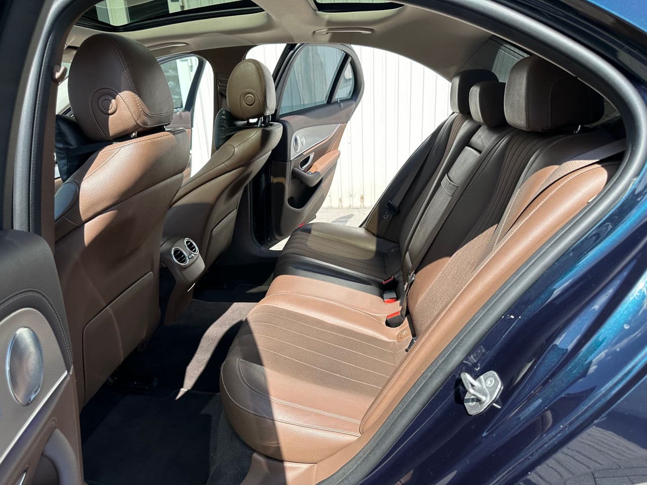 Mercedes E 220 2016 — Миниатюра 8