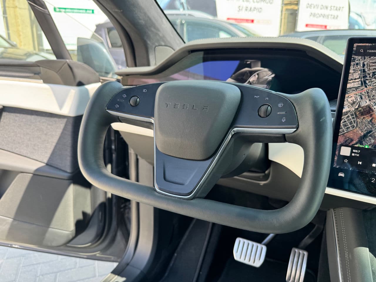 Tesla Model X Plaid 2022 — Миниатюра 8