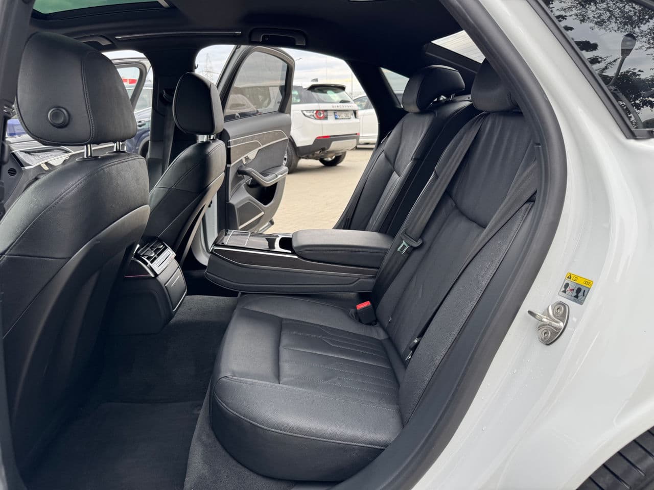 Audi A8 2022 — Миниатюра 16