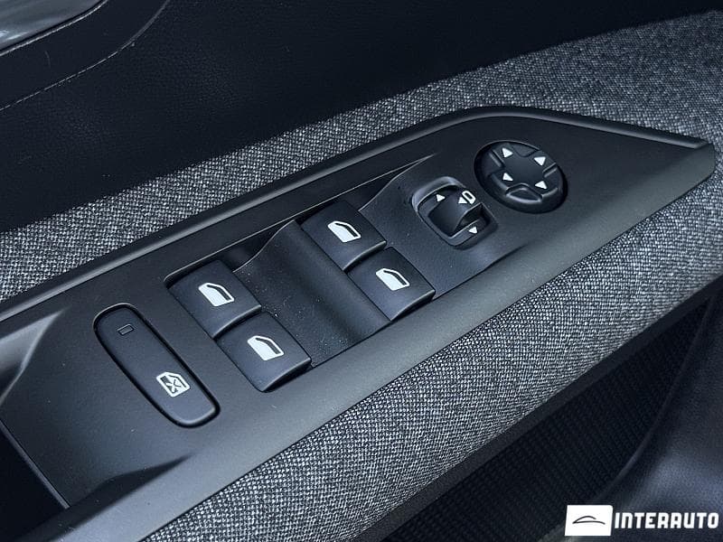 Peugeot 3008 2018 — Миниатюра 18