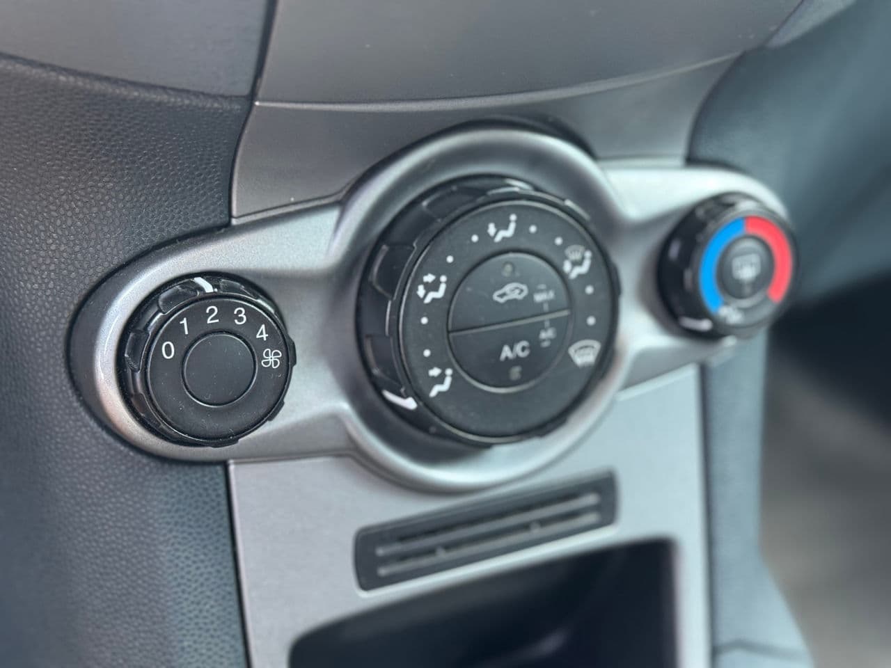 Ford Fiesta 2011 — Миниатюра 14