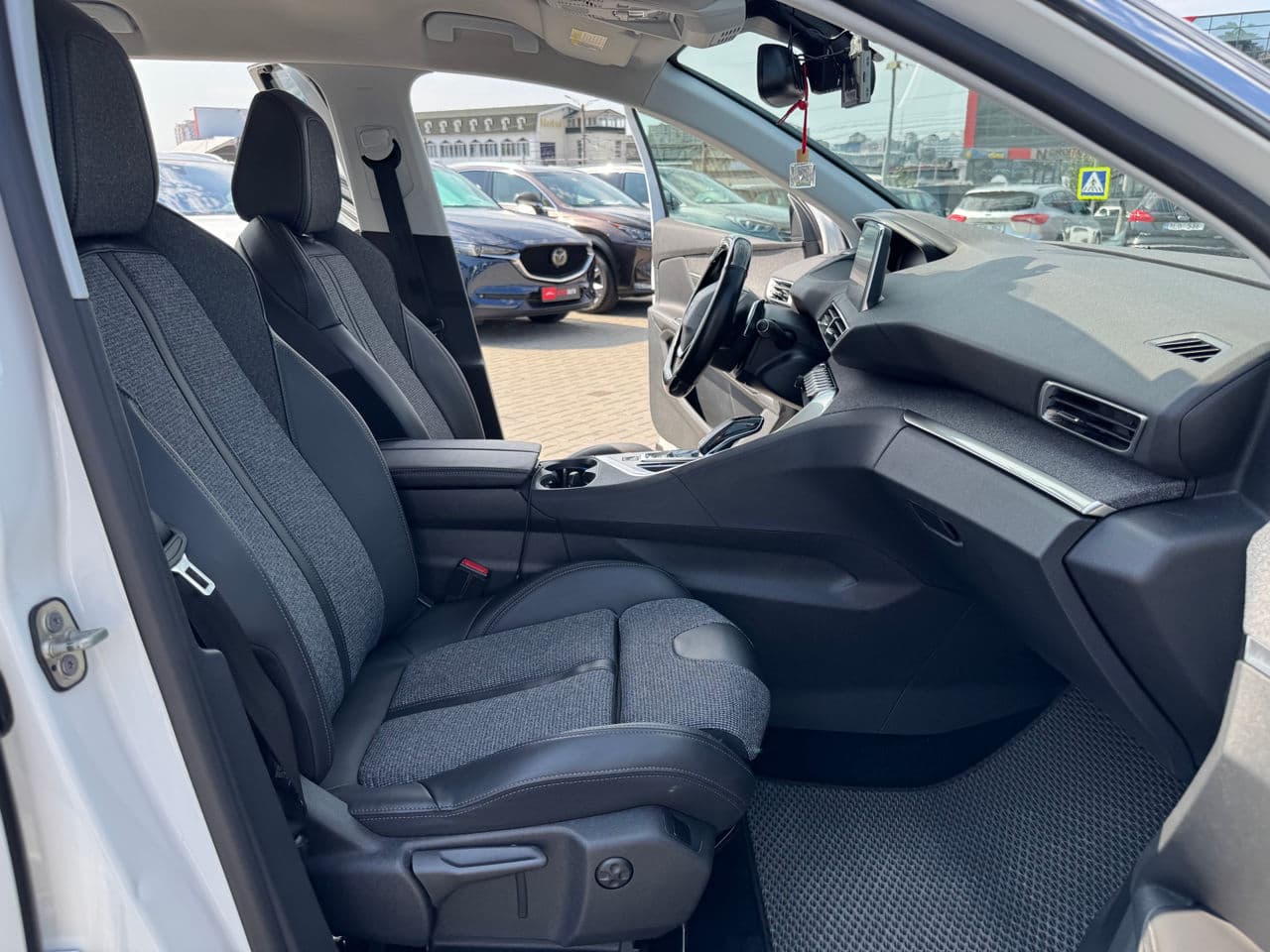 Peugeot 5008 2018 — Миниатюра 16