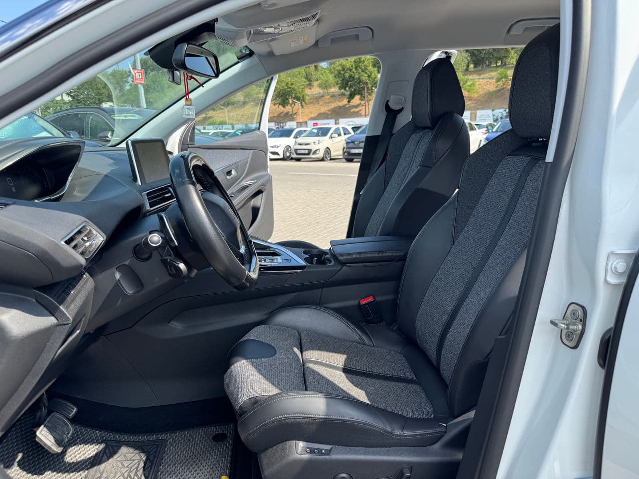 Peugeot 5008 2018 — Миниатюра 5