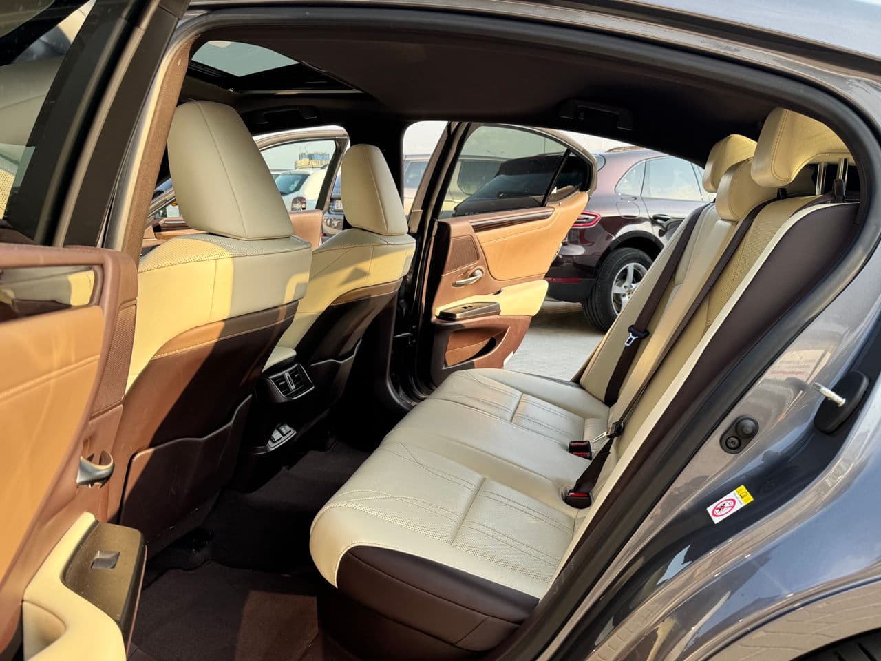 Lexus ES 300h 2019 — Миниатюра 14