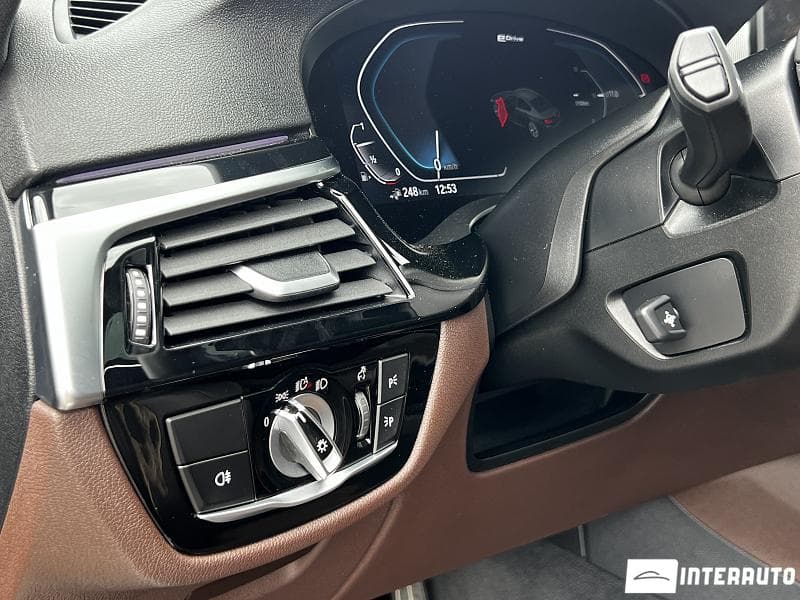 BMW 545e 2021 — Миниатюра 18
