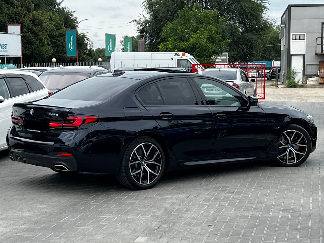 BMW 545e 2021 — Миниатюра 4