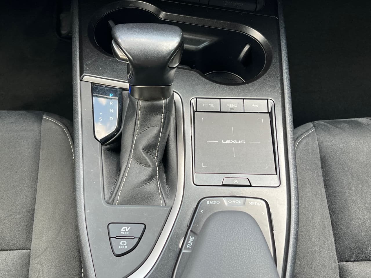 Lexus UX 250h 2021 — Миниатюра 11