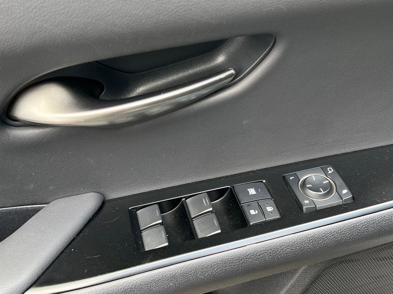 Lexus UX 250h 2021 — Миниатюра 6
