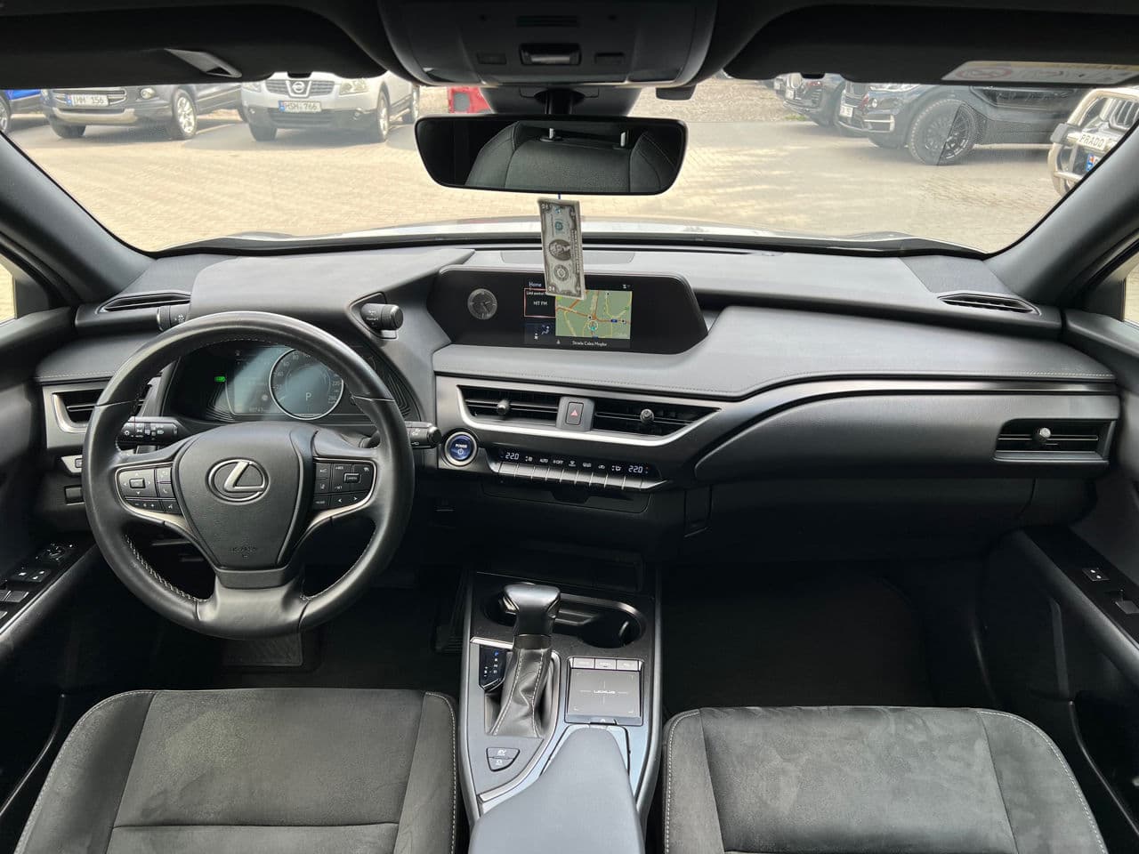 Lexus UX 250h 2021 — Миниатюра 8